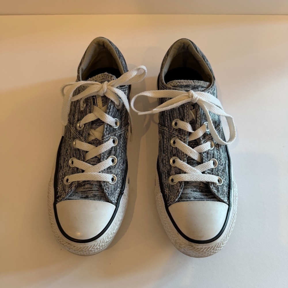 Converse All Star Women's Gray Low Canvas Sneakers< Chuck Taylor, Size 5